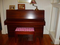 Taringa piano stool after